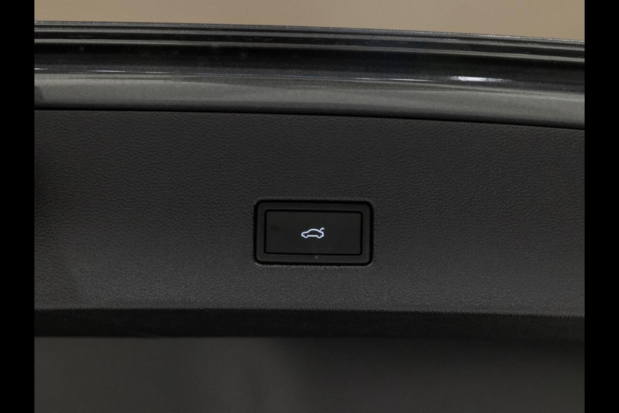 Volkswagen T-Roc 1.5 TSI R-Line Edition / 150pk / Stoel en stuur verwarming / Achteruitrij camera / Keyless /