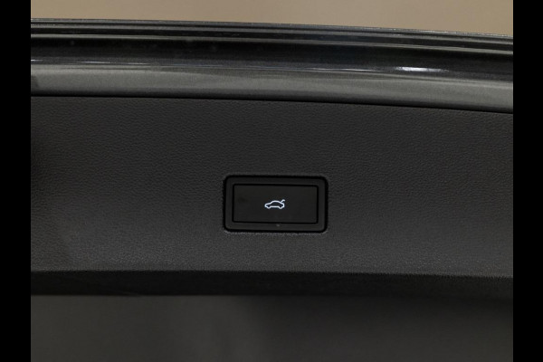 Volkswagen T-Roc 1.5 TSI R-Line Edition / 150pk / Stoel en stuur verwarming / Achteruitrij camera / Keyless /