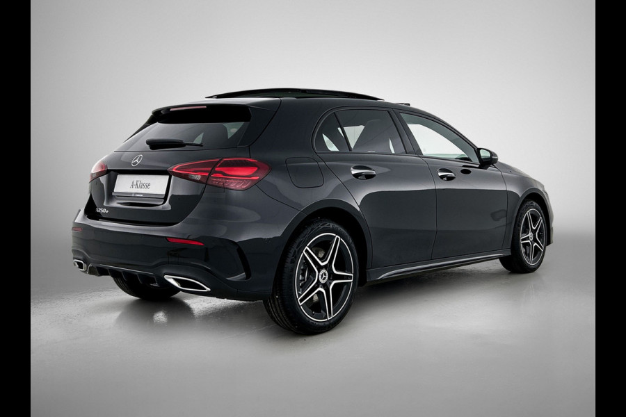 Mercedes-Benz A-Klasse 250 e Business Solution AMG | Nightpakket | Advanced sound system | Dodehoekassistent | Panoramaschuifdak | Smartphone-integratie | MULTIBEAM LED | KEYLESS GO |