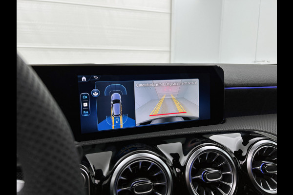 Mercedes-Benz A-Klasse 250 e Business Solution AMG | Nightpakket | Advanced sound system | Dodehoekassistent | Panoramaschuifdak | Smartphone-integratie | MULTIBEAM LED | KEYLESS GO |