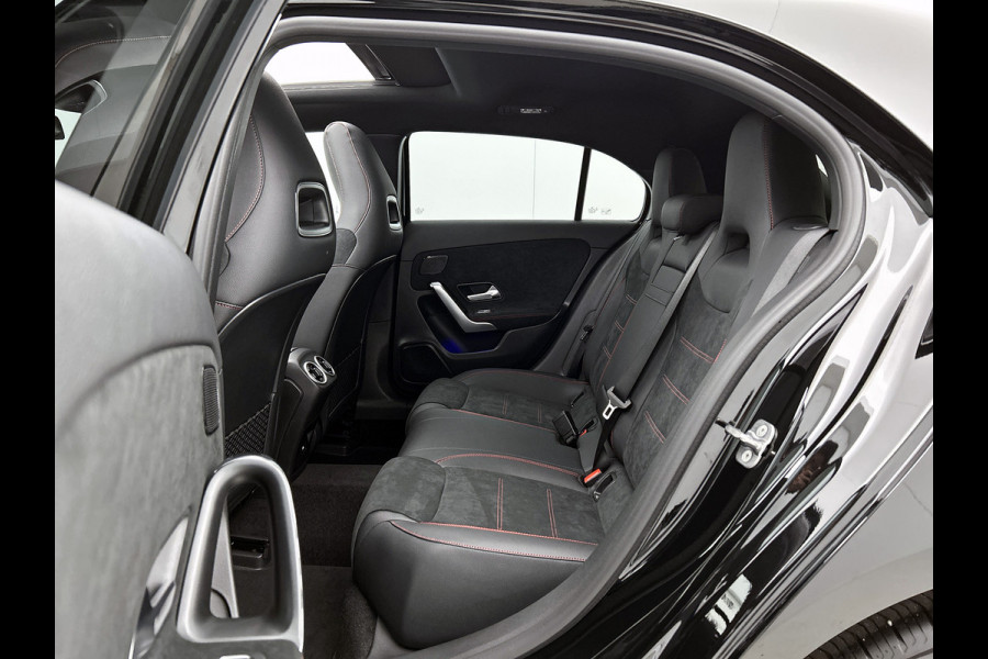 Mercedes-Benz A-Klasse 250 e Business Solution AMG | Nightpakket | Advanced sound system | Dodehoekassistent | Panoramaschuifdak | Smartphone-integratie | MULTIBEAM LED | KEYLESS GO |