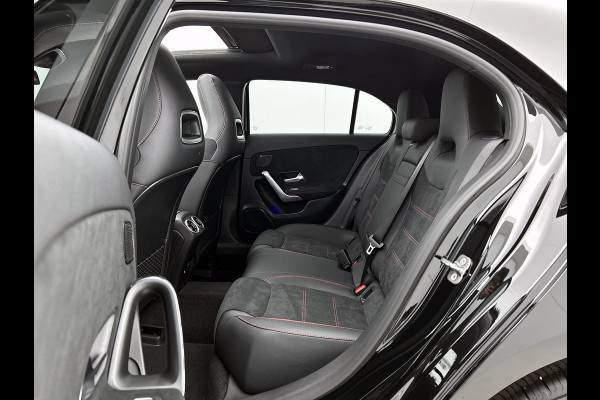 Mercedes-Benz A-Klasse 250 e Business Solution AMG | Nightpakket | Advanced sound system | Dodehoekassistent | Panoramaschuifdak | Smartphone-integratie | MULTIBEAM LED | KEYLESS GO |