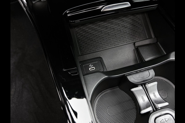 Mercedes-Benz A-Klasse 250 e Business Solution AMG | Nightpakket | Advanced sound system | Dodehoekassistent | Panoramaschuifdak | Smartphone-integratie | MULTIBEAM LED | KEYLESS GO |