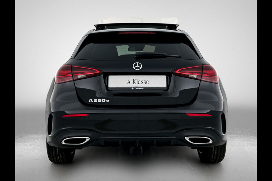 Mercedes-Benz A-Klasse 250 e Business Solution AMG | Nightpakket | Advanced sound system | Dodehoekassistent | Panoramaschuifdak | Smartphone-integratie | MULTIBEAM LED | KEYLESS GO |
