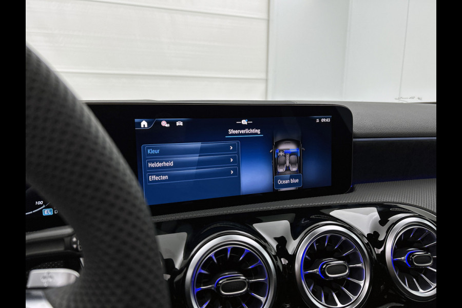 Mercedes-Benz A-Klasse 250 e Business Solution AMG | Nightpakket | Advanced sound system | Dodehoekassistent | Panoramaschuifdak | Smartphone-integratie | MULTIBEAM LED | KEYLESS GO |