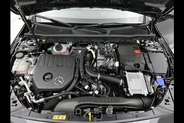 Mercedes-Benz A-Klasse 250 e Business Solution AMG | Nightpakket | Advanced sound system | Dodehoekassistent | Panoramaschuifdak | Smartphone-integratie | MULTIBEAM LED | KEYLESS GO |