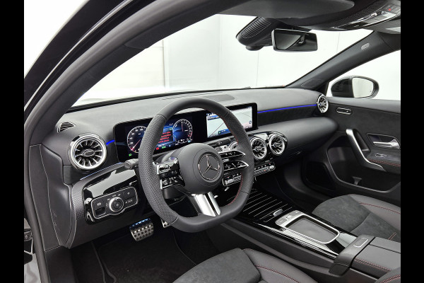 Mercedes-Benz A-Klasse 250 e Business Solution AMG | Nightpakket | Advanced sound system | Dodehoekassistent | Panoramaschuifdak | Smartphone-integratie | MULTIBEAM LED | KEYLESS GO |