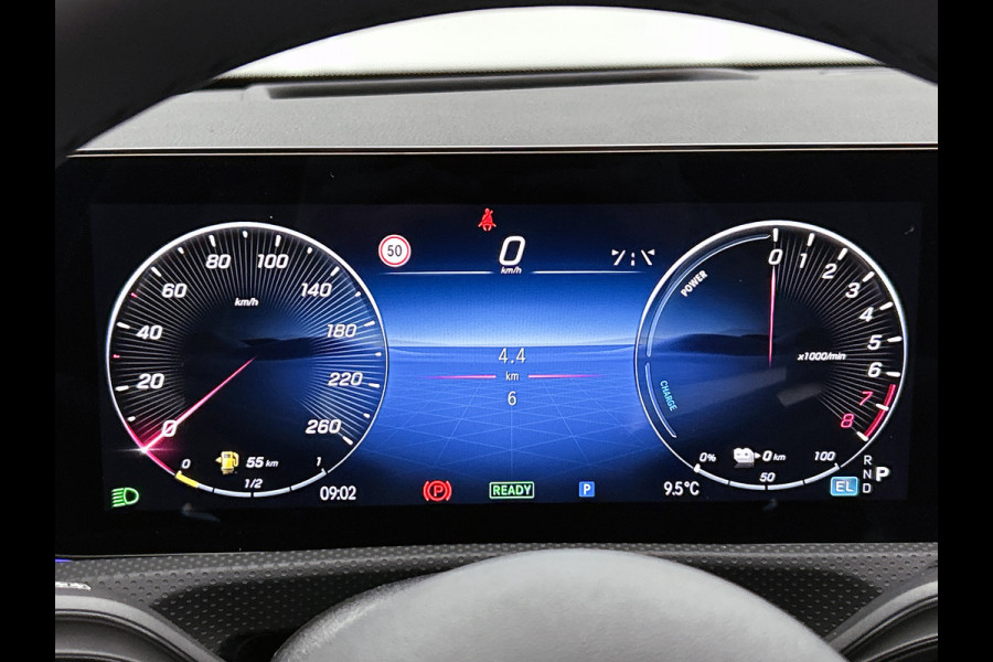 Mercedes-Benz A-Klasse 250 e Business Solution AMG | AMG Line Plus pakket | Smartphone-integratie | Head-up display | Panoramaschuifdak | Augmented Reality navigatie | Multibeam LED | 360°-camera | 19 inch AMG veglen |