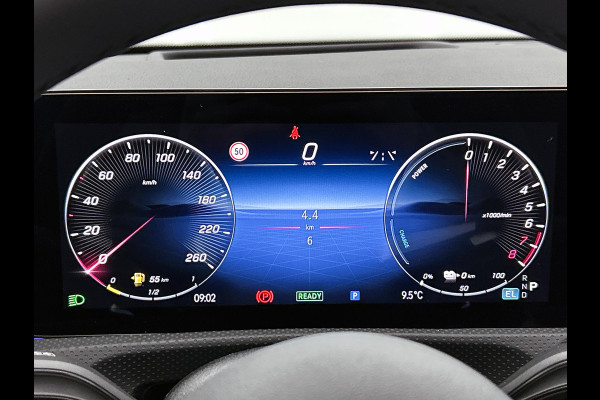 Mercedes-Benz A-Klasse 250 e Business Solution AMG | AMG Line Plus pakket | Smartphone-integratie | Head-up display | Panoramaschuifdak | Augmented Reality navigatie | Multibeam LED | 360°-camera | 19 inch AMG veglen |
