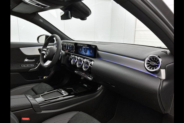 Mercedes-Benz A-Klasse 250 e Business Solution AMG | AMG Line Plus pakket | Smartphone-integratie | Head-up display | Panoramaschuifdak | Augmented Reality navigatie | Multibeam LED | 360°-camera | 19 inch AMG veglen |