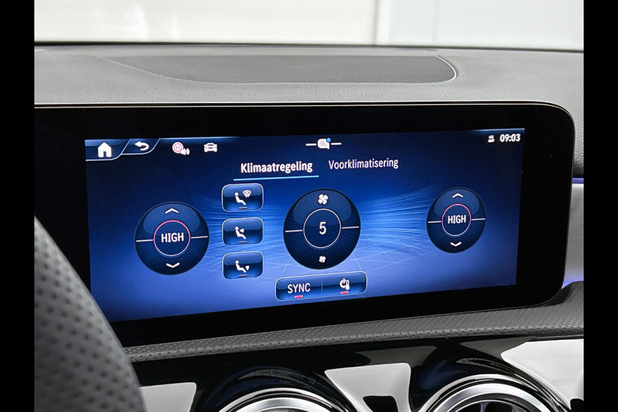 Mercedes-Benz A-Klasse 250 e Business Solution AMG | AMG Line Plus pakket | Smartphone-integratie | Head-up display | Panoramaschuifdak | Augmented Reality navigatie | Multibeam LED | 360°-camera | 19 inch AMG veglen |