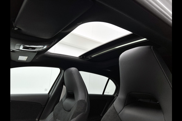 Mercedes-Benz A-Klasse 250 e Business Solution AMG | AMG Line Plus pakket | Smartphone-integratie | Head-up display | Panoramaschuifdak | Augmented Reality navigatie | Multibeam LED | 360°-camera | 19 inch AMG veglen |