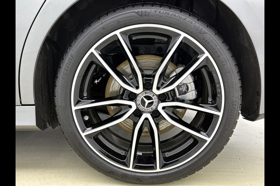 Mercedes-Benz A-Klasse 250 e Business Solution AMG | AMG Line Plus pakket | Smartphone-integratie | Head-up display | Panoramaschuifdak | Augmented Reality navigatie | Multibeam LED | 360°-camera | 19 inch AMG veglen |