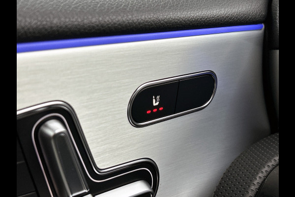 Mercedes-Benz A-Klasse 250 e Business Solution AMG | AMG Line Plus pakket | Smartphone-integratie | Head-up display | Panoramaschuifdak | Augmented Reality navigatie | Multibeam LED | 360°-camera | 19 inch AMG veglen |