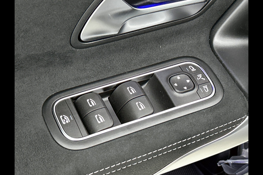 Mercedes-Benz A-Klasse 250 e Business Solution AMG | AMG Line Plus pakket | Smartphone-integratie | Head-up display | Panoramaschuifdak | Augmented Reality navigatie | Multibeam LED | 360°-camera | 19 inch AMG veglen |