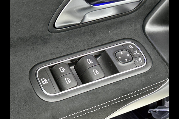 Mercedes-Benz A-Klasse 250 e Business Solution AMG | AMG Line Plus pakket | Smartphone-integratie | Head-up display | Panoramaschuifdak | Augmented Reality navigatie | Multibeam LED | 360°-camera | 19 inch AMG veglen |