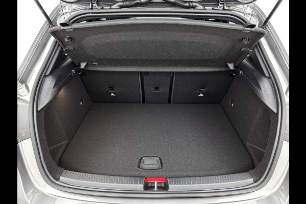 Mercedes-Benz A-Klasse 250 e Business Solution AMG | AMG Line Plus pakket | Smartphone-integratie | Head-up display | Panoramaschuifdak | Augmented Reality navigatie | Multibeam LED | 360°-camera | 19 inch AMG veglen |