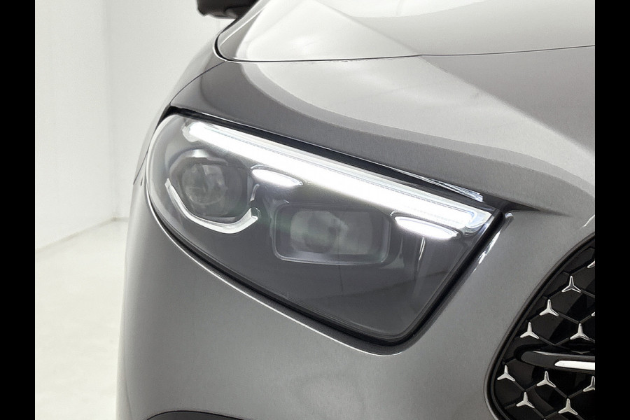 Mercedes-Benz A-Klasse 250 e Business Solution AMG | AMG Line Plus pakket | Smartphone-integratie | Head-up display | Panoramaschuifdak | Augmented Reality navigatie | Multibeam LED | 360°-camera | 19 inch AMG veglen |