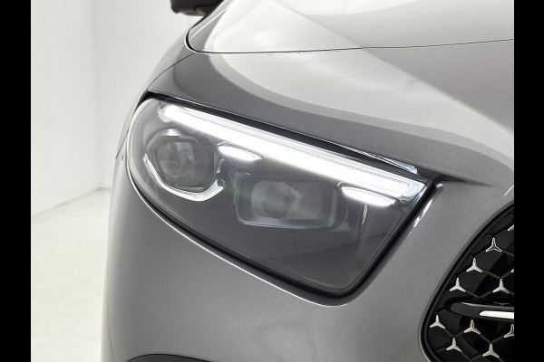 Mercedes-Benz A-Klasse 250 e Business Solution AMG | AMG Line Plus pakket | Smartphone-integratie | Head-up display | Panoramaschuifdak | Augmented Reality navigatie | Multibeam LED | 360°-camera | 19 inch AMG veglen |