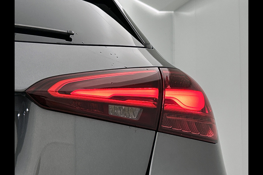Mercedes-Benz A-Klasse 250 e Business Solution AMG | AMG Line Plus pakket | Smartphone-integratie | Head-up display | Panoramaschuifdak | Augmented Reality navigatie | Multibeam LED | 360°-camera | 19 inch AMG veglen |