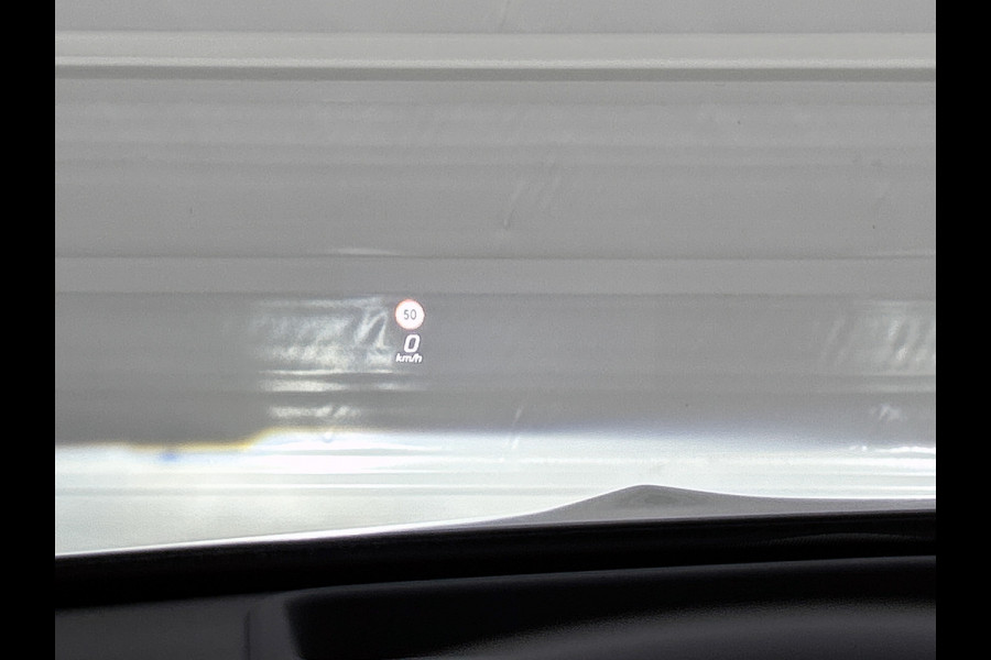 Mercedes-Benz A-Klasse 250 e Business Solution AMG | AMG Line Plus pakket | Smartphone-integratie | Head-up display | Panoramaschuifdak | Augmented Reality navigatie | Multibeam LED | 360°-camera | 19 inch AMG veglen |