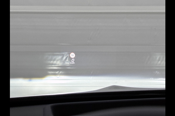 Mercedes-Benz A-Klasse 250 e Business Solution AMG | AMG Line Plus pakket | Smartphone-integratie | Head-up display | Panoramaschuifdak | Augmented Reality navigatie | Multibeam LED | 360°-camera | 19 inch AMG veglen |