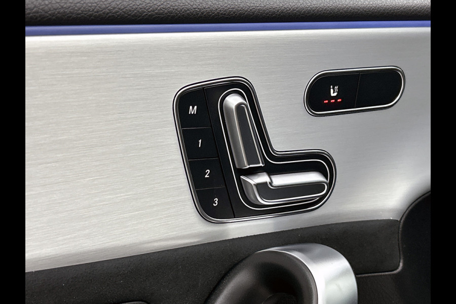 Mercedes-Benz A-Klasse 250 e Business Solution AMG | AMG Line Plus pakket | Smartphone-integratie | Head-up display | Panoramaschuifdak | Augmented Reality navigatie | Multibeam LED | 360°-camera | 19 inch AMG veglen |