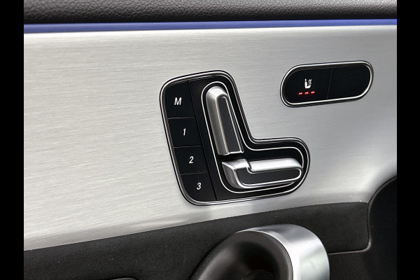 Mercedes-Benz A-Klasse 250 e Business Solution AMG | AMG Line Plus pakket | Smartphone-integratie | Head-up display | Panoramaschuifdak | Augmented Reality navigatie | Multibeam LED | 360°-camera | 19 inch AMG veglen |