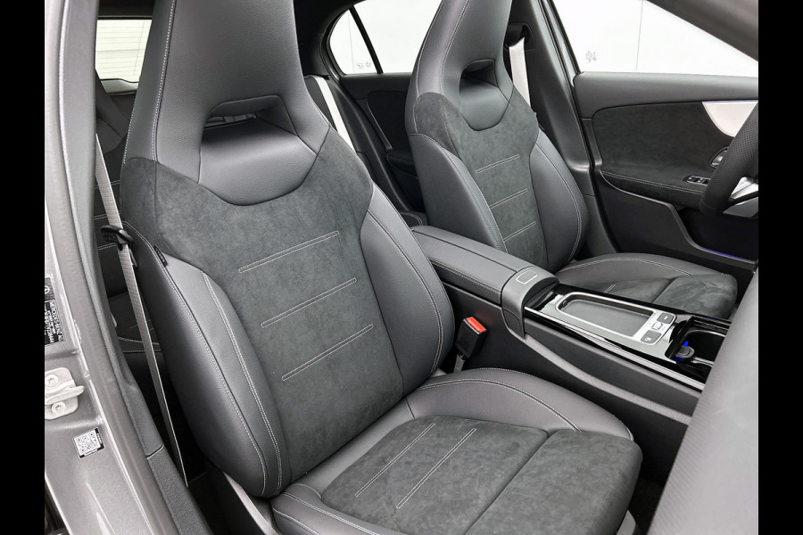Mercedes-Benz A-Klasse 250 e Business Solution AMG | AMG Line Plus pakket | Smartphone-integratie | Head-up display | Panoramaschuifdak | Augmented Reality navigatie | Multibeam LED | 360°-camera | 19 inch AMG veglen |