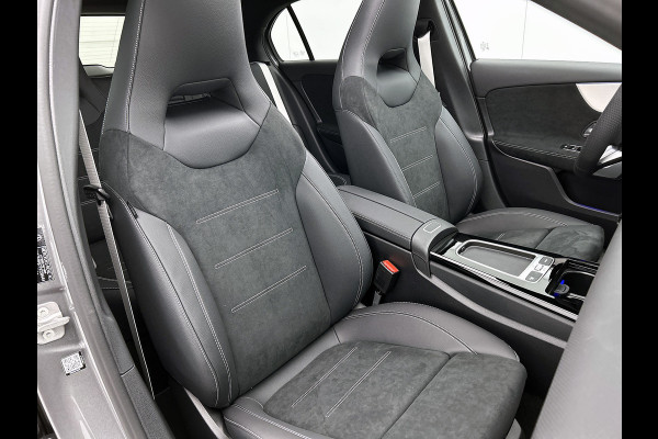 Mercedes-Benz A-Klasse 250 e Business Solution AMG | AMG Line Plus pakket | Smartphone-integratie | Head-up display | Panoramaschuifdak | Augmented Reality navigatie | Multibeam LED | 360°-camera | 19 inch AMG veglen |