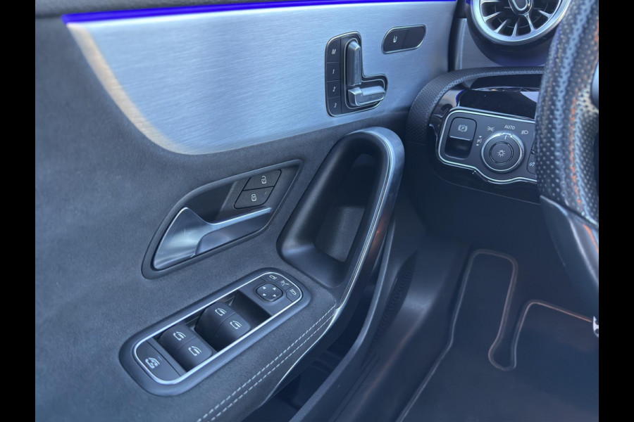 Mercedes-Benz A-Klasse 180 Business Solution AMG | 360 Camera | Head-up | Panoramadak | Navi | Sfeerverl | 19"| Trekh.Wegklap |