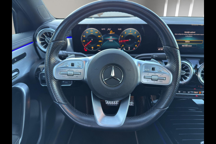 Mercedes-Benz A-Klasse 180 Business Solution AMG | 360 Camera | Head-up | Panoramadak | Navi | Sfeerverl | 19"| Trekh.Wegklap |