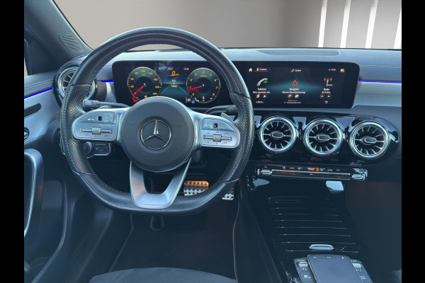 Mercedes-Benz A-Klasse 180 Business Solution AMG | 360 Camera | Head-up | Panoramadak | Navi | Sfeerverl | 19"| Trekh.Wegklap |