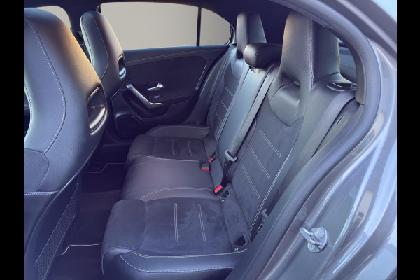 Mercedes-Benz A-Klasse 180 Business Solution AMG | 360 Camera | Head-up | Panoramadak | Navi | Sfeerverl | 19"| Trekh.Wegklap |