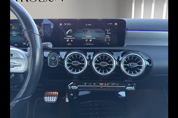 Mercedes-Benz A-Klasse 180 Business Solution AMG | 360 Camera | Head-up | Panoramadak | Navi | Sfeerverl | 19"| Trekh.Wegklap |