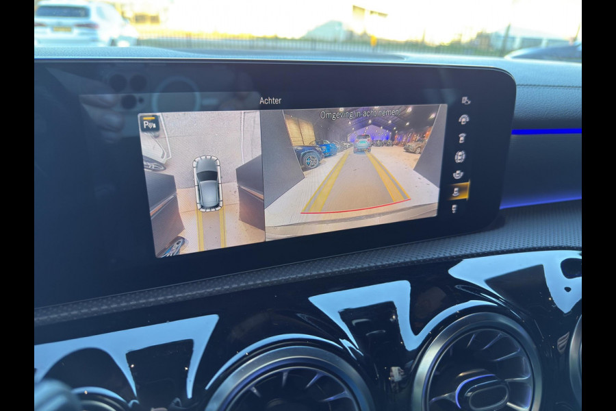 Mercedes-Benz A-Klasse 180 Business Solution AMG | 360 Camera | Head-up | Panoramadak | Navi | Sfeerverl | 19"| Trekh.Wegklap |