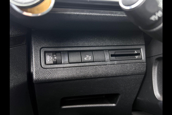 Peugeot 3008 1.2 PureTech Première PANO | TREKHAAK | CARPLAY & NAVI