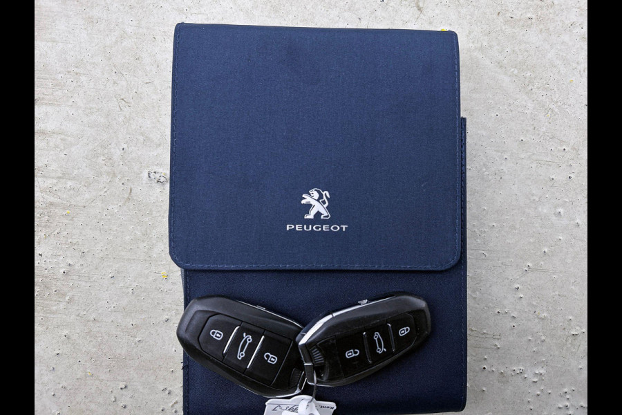 Peugeot 3008 1.2 PureTech Première PANO | TREKHAAK | CARPLAY & NAVI