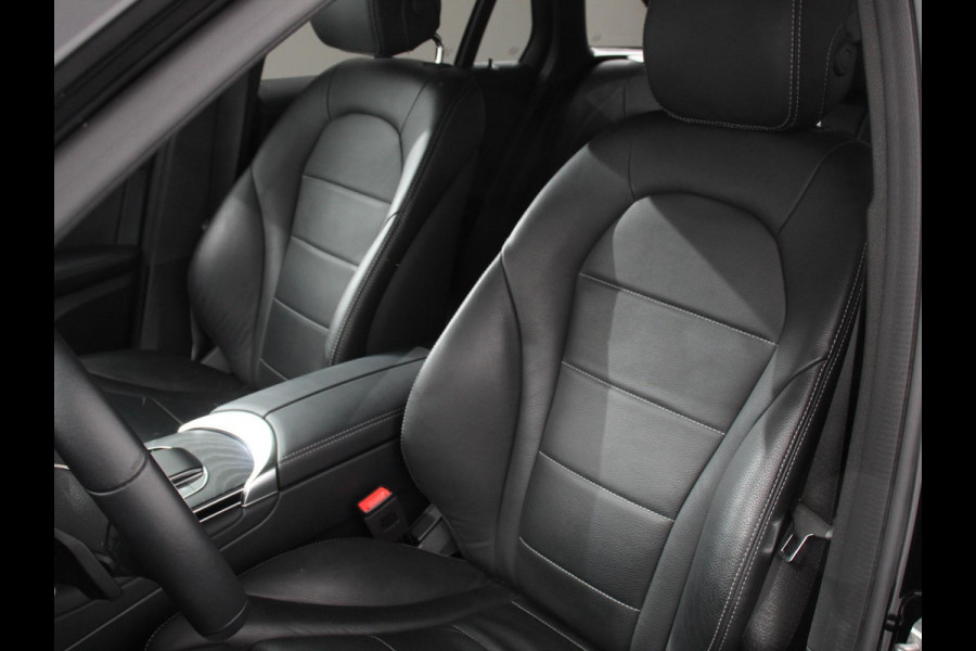 Mercedes-Benz GLC 300e 4MATIC PHEV Exclusive Navigatie Climate Control Leder(look) Camera Trekhaak Adaptive Cruise Control Dab