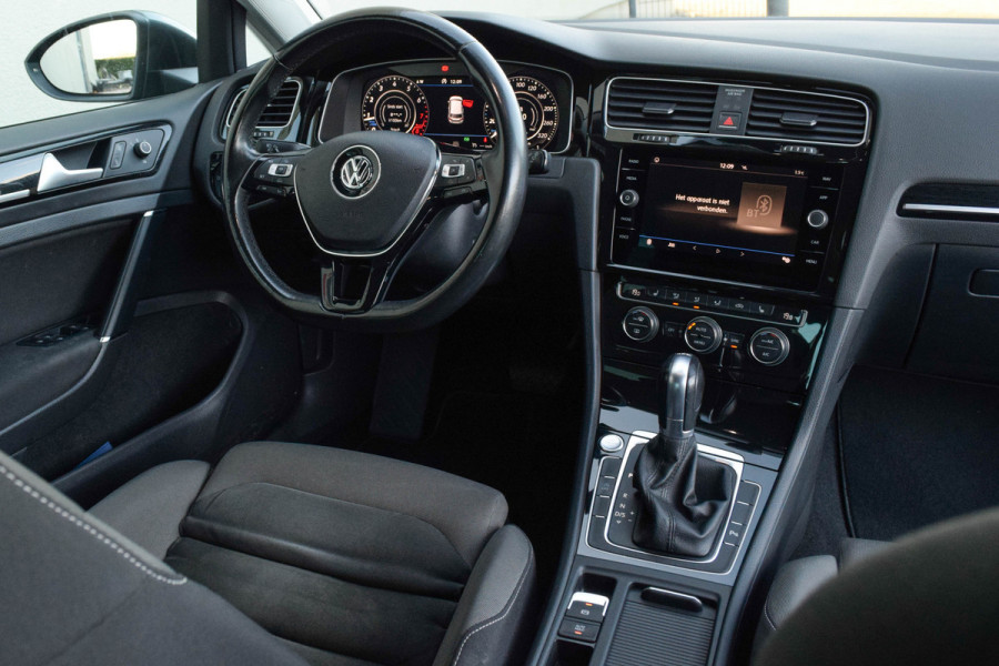 Volkswagen Golf 1.4 TSI Highline Business R-line / Virtual cockpit/ Navigatie/ 19 inch