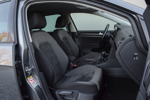 Volkswagen Golf 1.4 TSI Highline Business R-line / Virtual cockpit/ Navigatie/ 19 inch