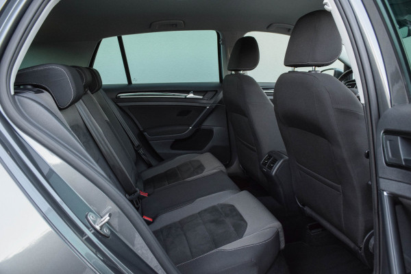 Volkswagen Golf 1.4 TSI Highline Business R-line / Virtual cockpit/ Navigatie/ 19 inch