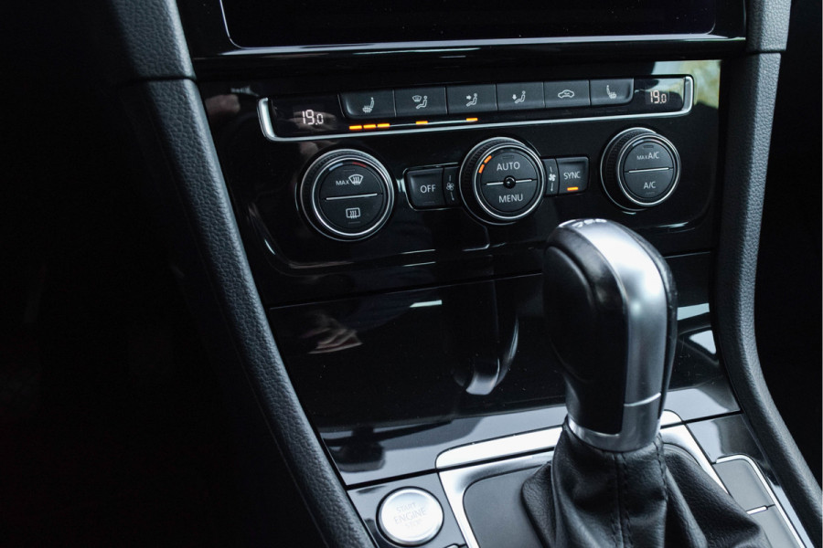 Volkswagen Golf 1.4 TSI Highline Business R-line / Virtual cockpit/ Navigatie/ 19 inch