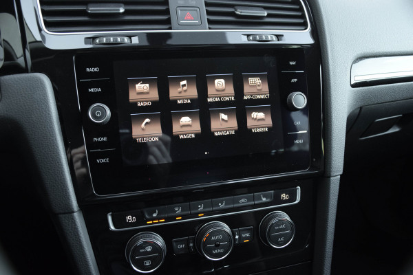 Volkswagen Golf 1.4 TSI Highline Business R-line / Virtual cockpit/ Navigatie/ 19 inch