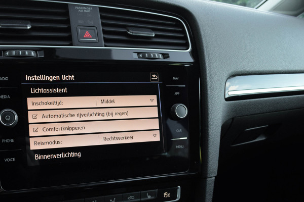 Volkswagen Golf 1.4 TSI Highline Business R-line / Virtual cockpit/ Navigatie/ 19 inch