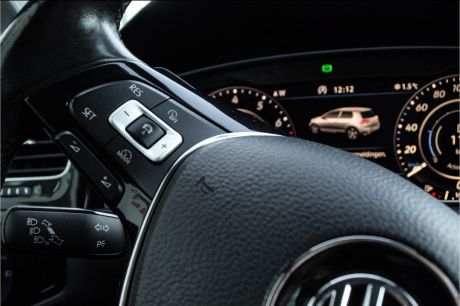 Volkswagen Golf 1.4 TSI Highline Business R-line / Virtual cockpit/ Navigatie/ 19 inch