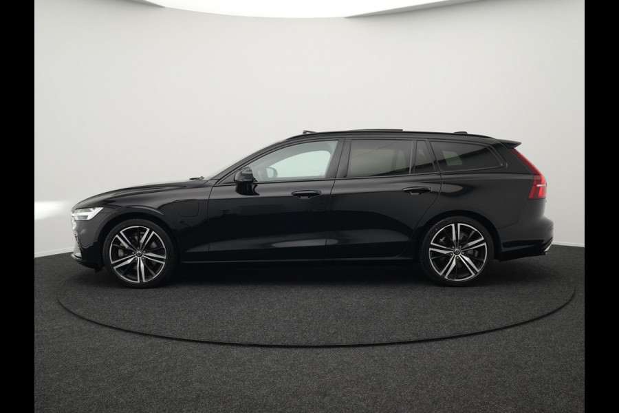 Volvo V60 T6 Recharge AWD R-Design LONG RANGE Plug In Hybrid Dealer O.H. PHEV | Panodak | Lederen Sportstoelen Memory | Harman Kardon | Apple Carplay | Navigatie | Camera | L.M. 19" | DAB | Virtual |