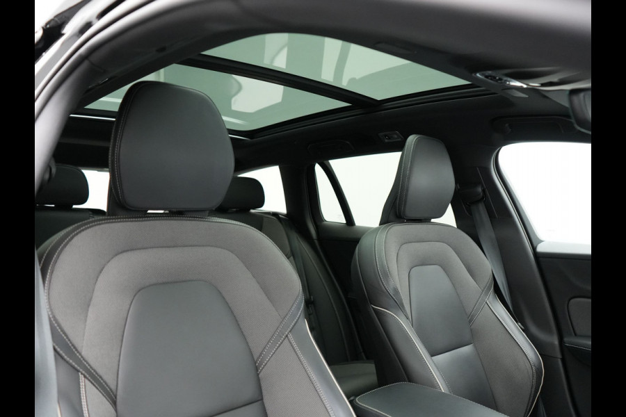 Volvo V60 T6 Recharge AWD R-Design LONG RANGE Plug In Hybrid Dealer O.H. PHEV | Panodak | Lederen Sportstoelen Memory | Harman Kardon | Apple Carplay | Navigatie | Camera | L.M. 19" | DAB | Virtual |