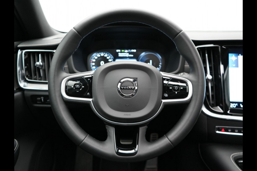 Volvo V60 T6 Recharge AWD R-Design LONG RANGE Plug In Hybrid Dealer O.H. PHEV | Panodak | Lederen Sportstoelen Memory | Harman Kardon | Apple Carplay | Navigatie | Camera | L.M. 19" | DAB | Virtual |