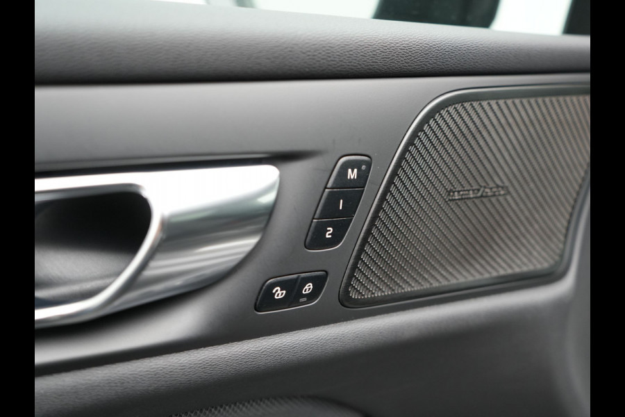 Volvo V60 T6 Recharge AWD R-Design LONG RANGE Plug In Hybrid Dealer O.H. PHEV | Panodak | Lederen Sportstoelen Memory | Harman Kardon | Apple Carplay | Navigatie | Camera | L.M. 19" | DAB | Virtual |